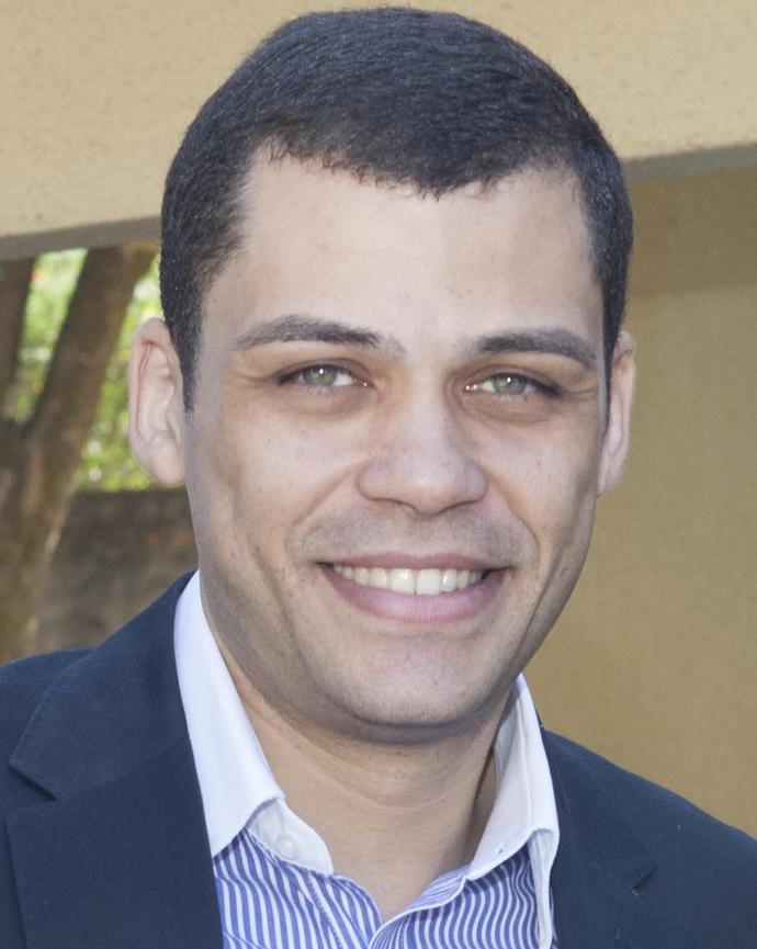 Thiago Alves headshot