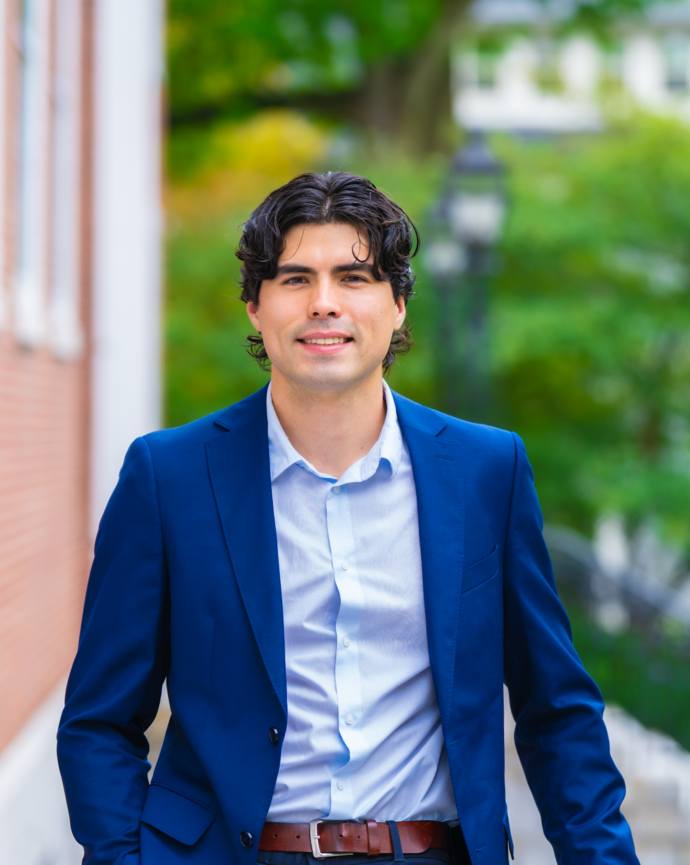 Headshot of Gustavo Faundez